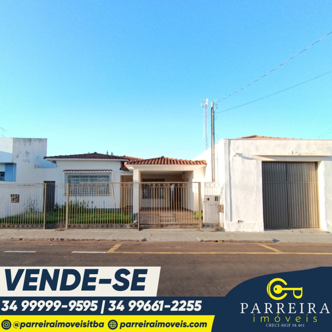 Vende-se casa na Av.21 entre 24 e 26 no Centro em Ituiutaba-MG