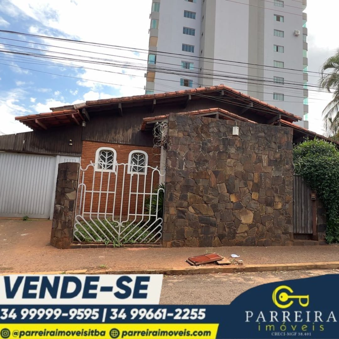Vende-Se casa ampla no centro 23