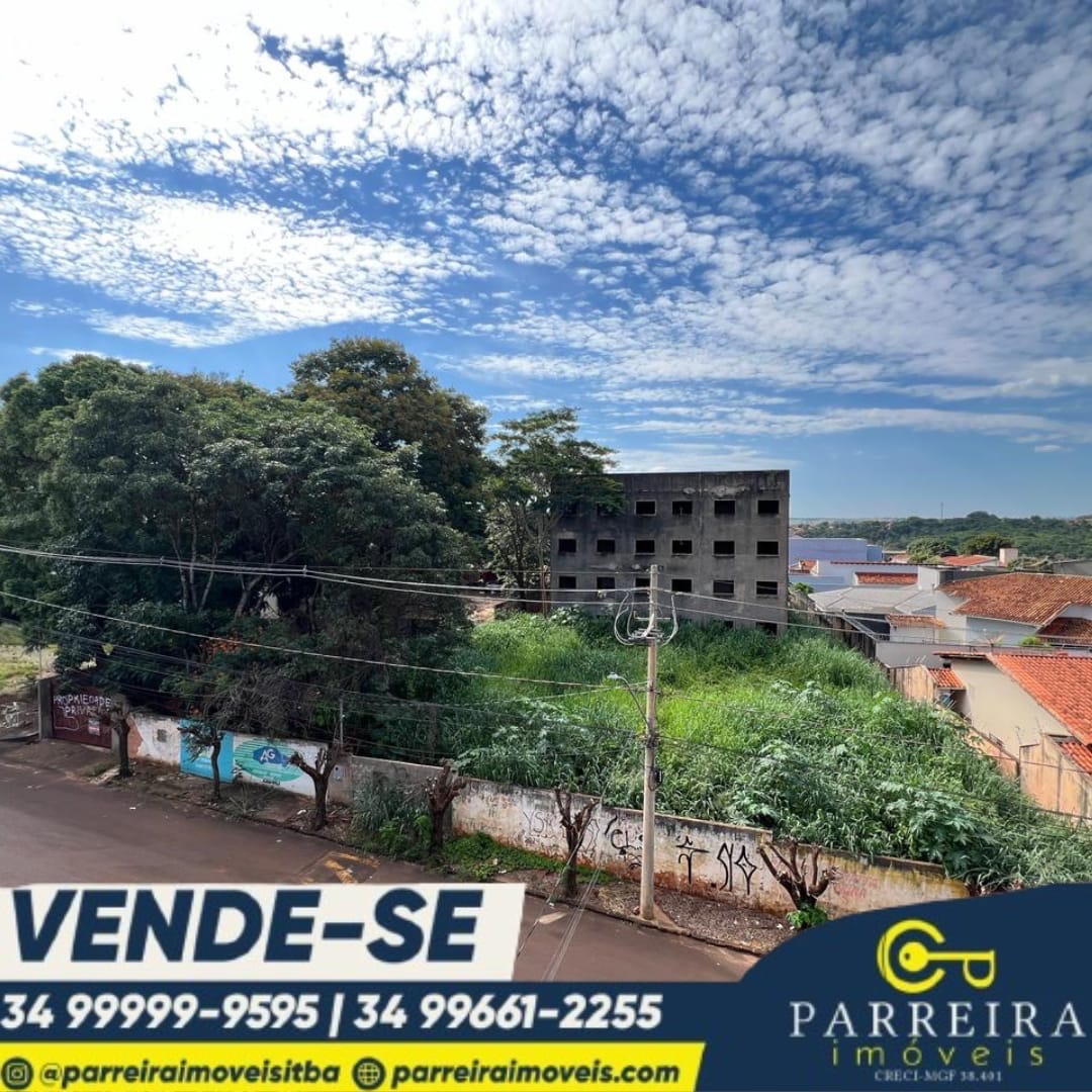 Vende-se área no centro de Ituiutaba na 5 com 22 e 24